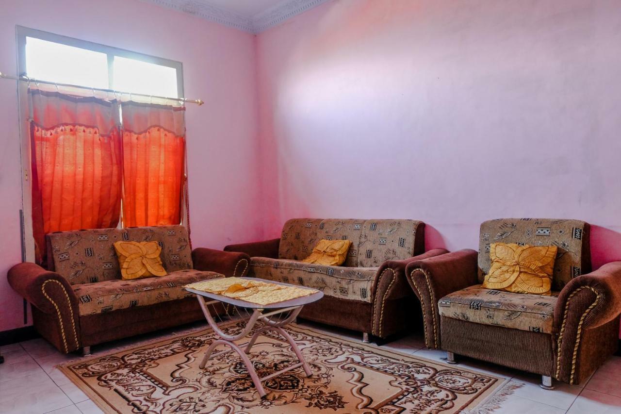 Oyo 1351 Tanggulasi Resto & Residence Syariah Magetan エクステリア 写真