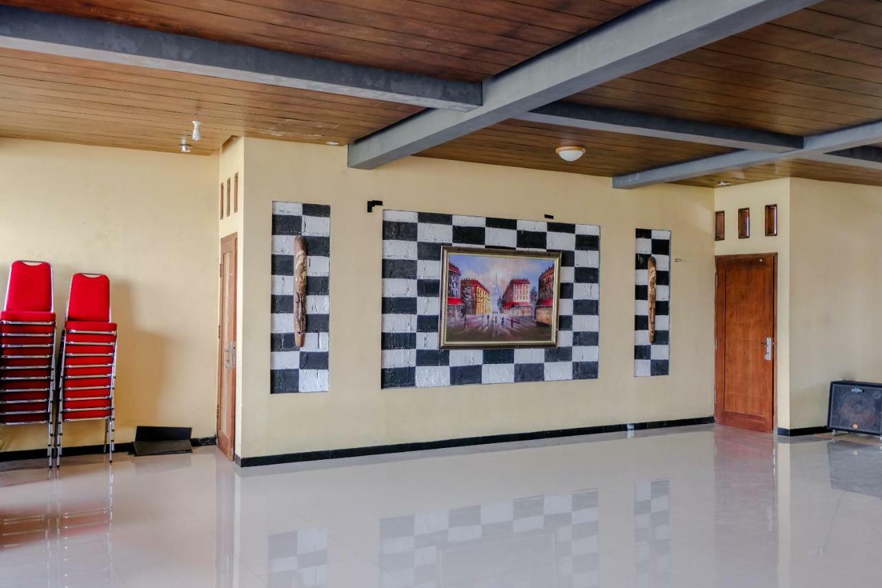 Oyo 1351 Tanggulasi Resto & Residence Syariah Magetan エクステリア 写真