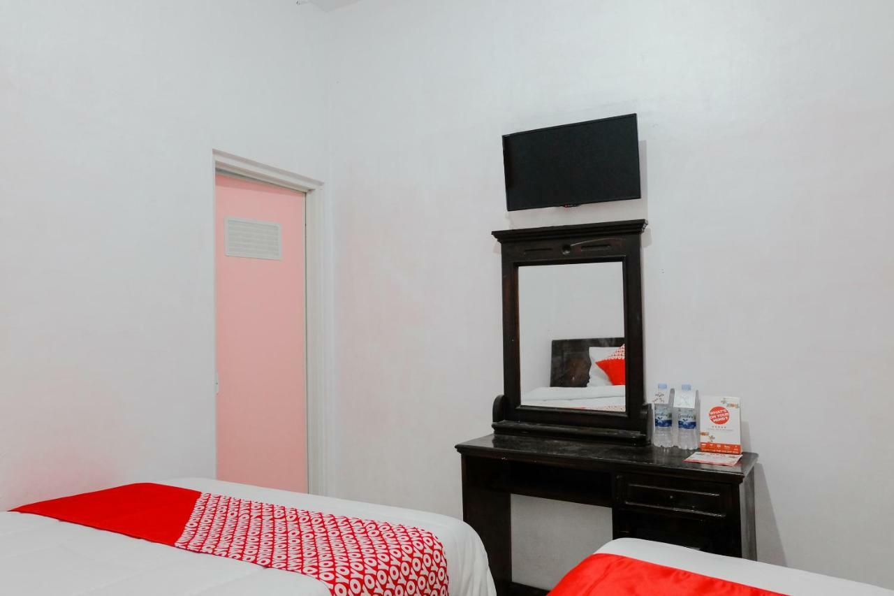 Oyo 1351 Tanggulasi Resto & Residence Syariah Magetan エクステリア 写真