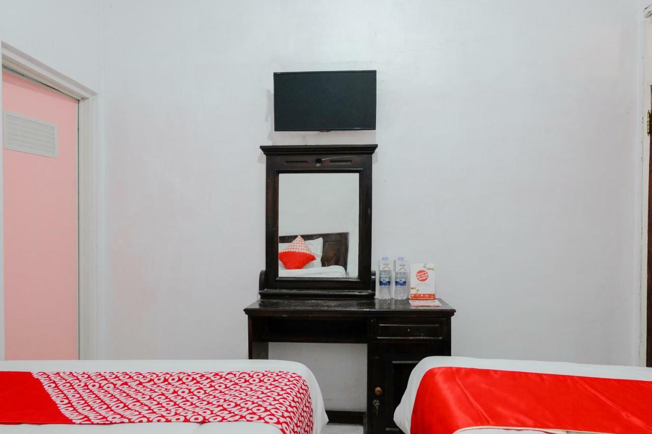 Oyo 1351 Tanggulasi Resto & Residence Syariah Magetan エクステリア 写真