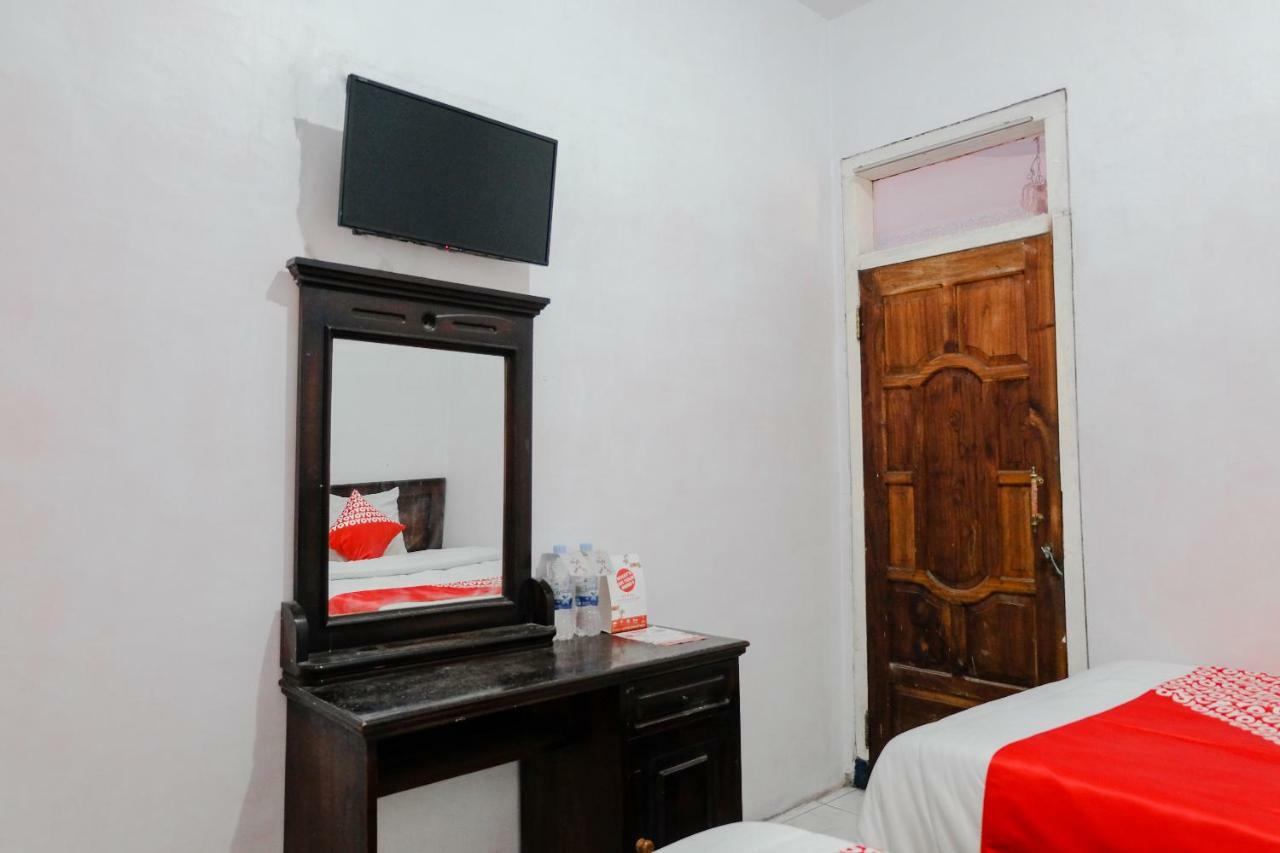 Oyo 1351 Tanggulasi Resto & Residence Syariah Magetan エクステリア 写真