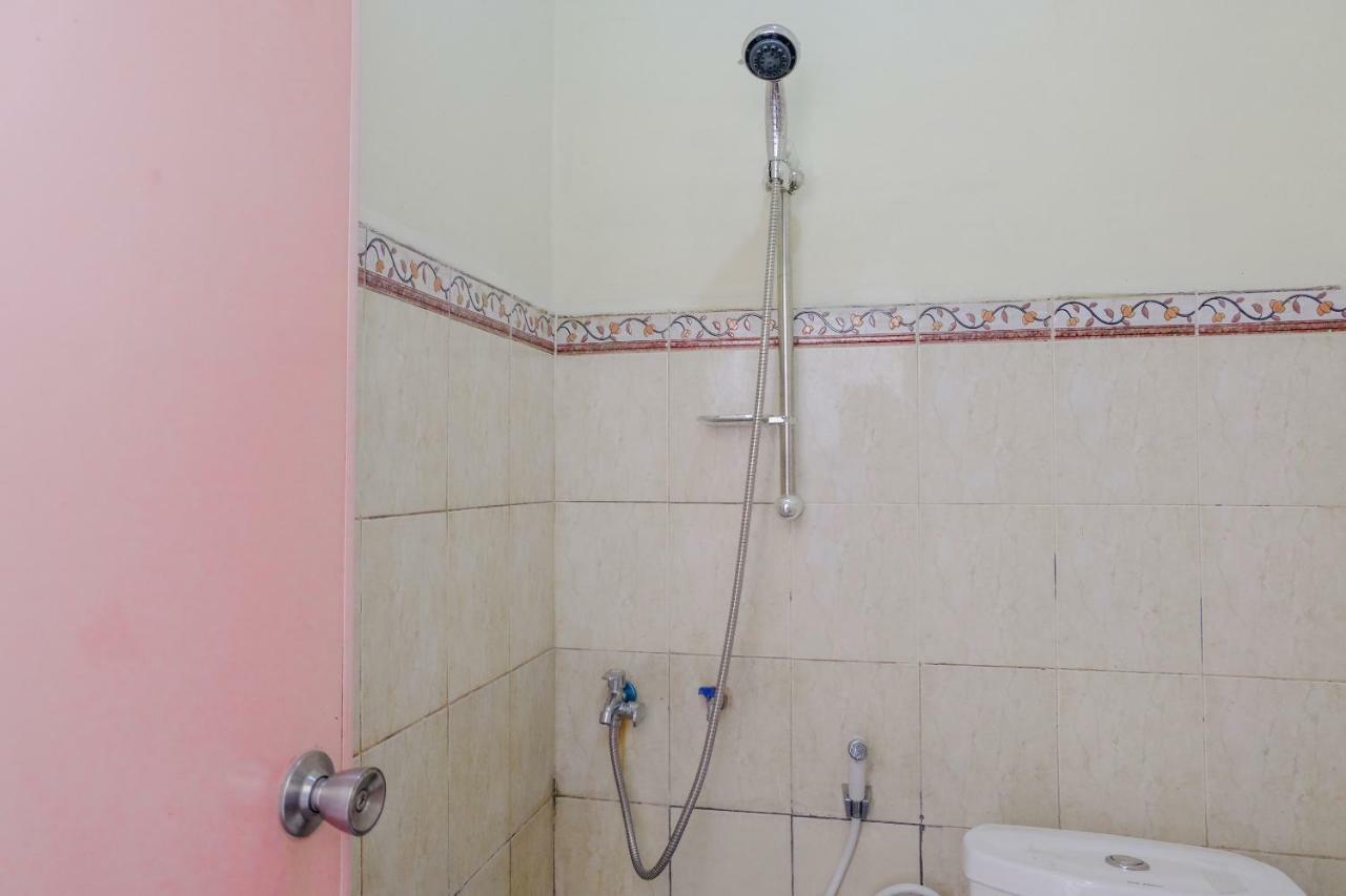 Oyo 1351 Tanggulasi Resto & Residence Syariah Magetan エクステリア 写真