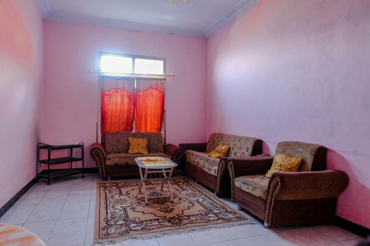 Oyo 1351 Tanggulasi Resto & Residence Syariah Magetan エクステリア 写真
